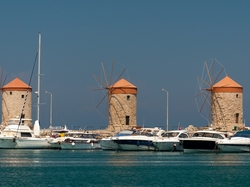 Motorówki, Port jachtowy Mandraki, Wyspa Rodos, Grecja, Wiatraki